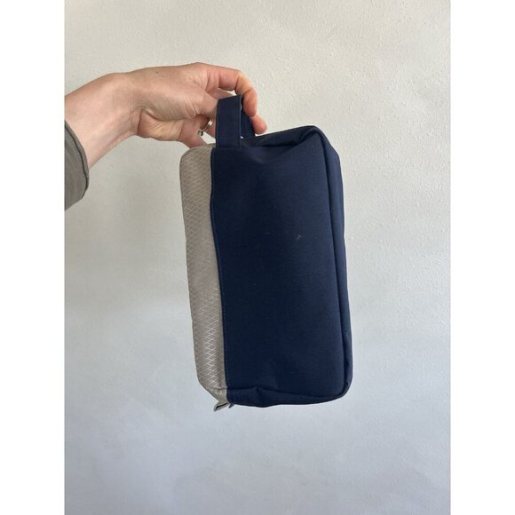 Herschel Travel Kit Bag Men’s Kit Navy Blue Tan Sport Bathroom Vanity Cosmetic - Picture 2 of 4